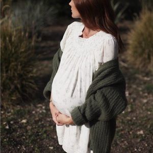 Hatch Maternity smocked floral dress 💕 perfect for maternity photos.